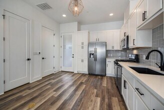 607 W St Johns Ave in Austin, TX - Building Photo - Building Photo