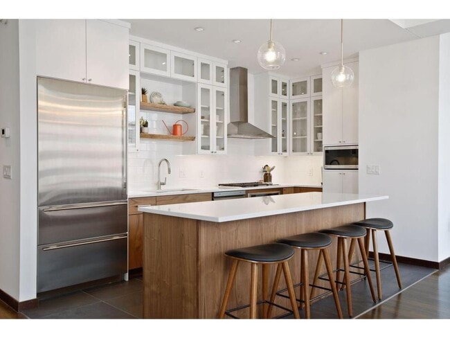 201 S 11th St in Minneapolis, MN - Building Photo - Building Photo