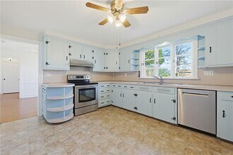 111 Beach Rd in Bristol, RI - Building Photo - Building Photo