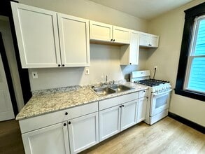 1851 W 58th St, Unit LOWER in Cleveland, OH - Foto de edificio - Building Photo
