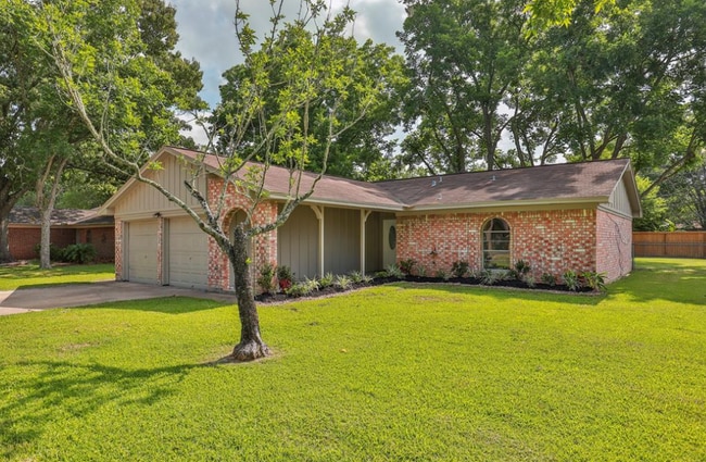 409 Mary Ln in Highlands, TX - Building Photo - Building Photo