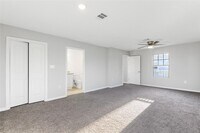 986 Dewalt St photo'