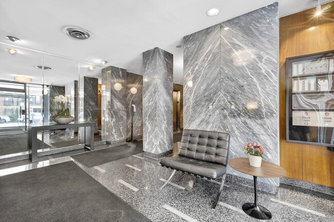 30 E Elm St in Chicago, IL - Building Photo - Building Photo