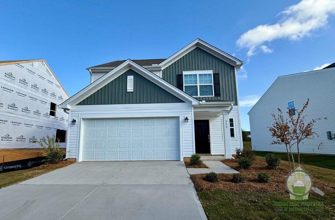 209 Wintersweet Wy in Greenville, SC - Building Photo