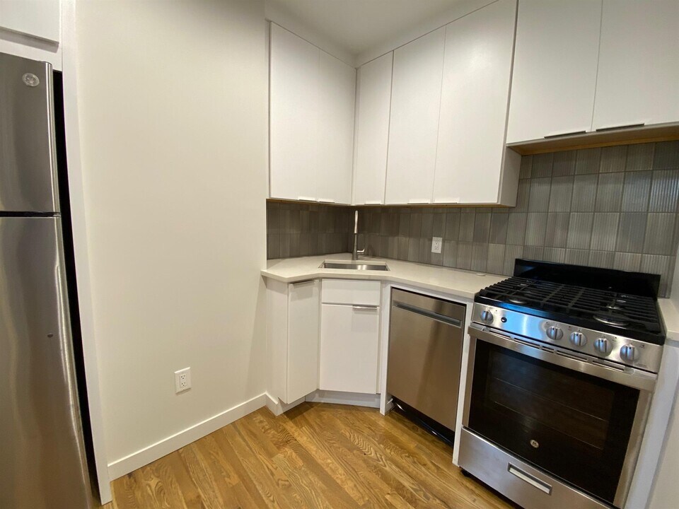 4 Belvidere Pl, Unit 2 in Cambridge, MA - Foto de edificio