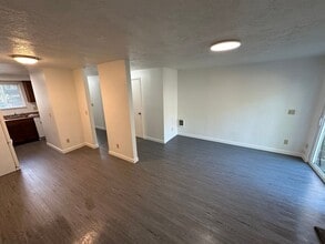 804814-814 SE Cochran Dr in Gresham, OR - Building Photo - Building Photo