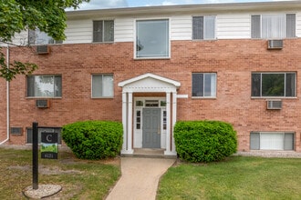 Heritage Arms in Midland, MI - Foto de edificio - Building Photo