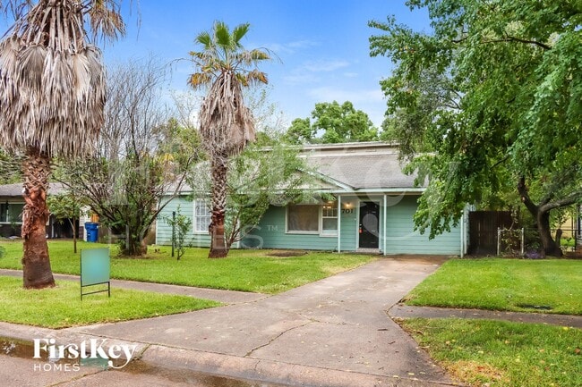 701 22nd Ave N in Texas City, TX - Building Photo - Building Photo