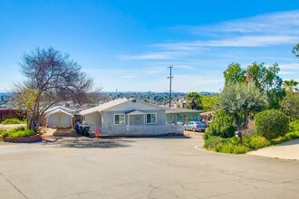 7723-7733 High St in La Mesa, CA - Foto de edificio - Building Photo