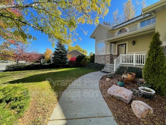 4111 W 9580 S in South Jordan, UT - Foto de edificio - Building Photo