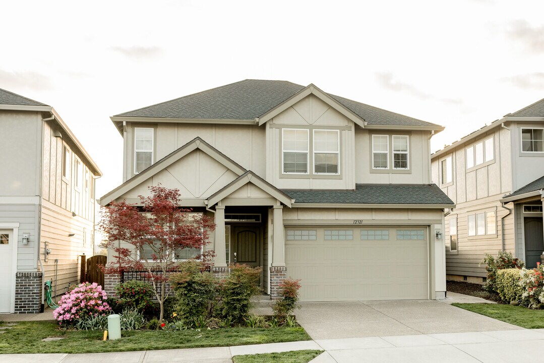 12321 SW 174th Ter in Beaverton, OR - Building Photo