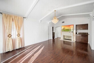 1515 Glenwood Rd in Glendale, CA - Building Photo - Building Photo