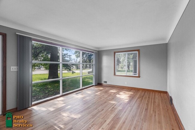 1789 White Bear Ave in Maplewood, MN - Building Photo - Building Photo