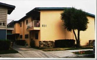 635 S Shelton St in Burbank, CA - Building Photo