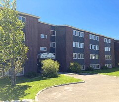 38 Pasadena Crescent in St John's, NL - Building Photo