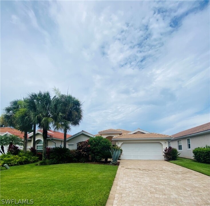 7867 Berkshire Pines Dr in Naples, FL - Foto de edificio