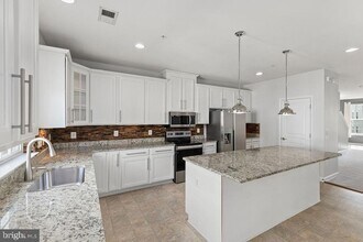 14816 Mason Creek Cir in Woodbridge, VA - Building Photo - Building Photo