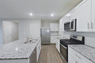 32037 Katelin Cir in Leesburg, FL - Building Photo - Building Photo