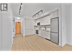 3075 Murray St in Port Moody, BC - Building Photo - Building Photo