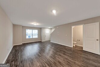 320 Ashigan St in Union City, GA - Building Photo - Building Photo