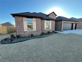 7004 E Sugarloaf St in Siloam Springs, AR - Building Photo