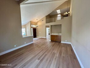 408 Country Club Dr in Simi Valley, CA - Building Photo - Building Photo