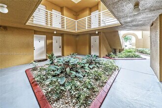 9705 Fontainebleau Blvd in Miami, FL - Building Photo - Building Photo