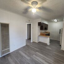 610 Ruiz St in San Antonio, TX - Building Photo