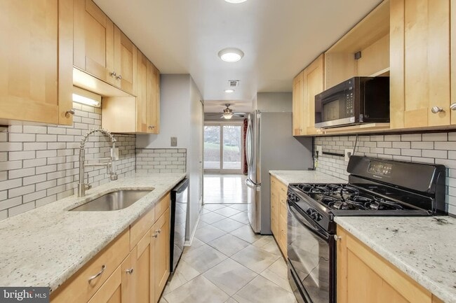 5769 Yellowrose Ct in Columbia, MD - Building Photo - Building Photo