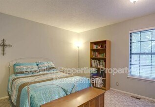 2401 Sequoia Ct in Lawrence, KS - Building Photo - Building Photo