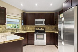 3562 Southern Orchard Rd W in Davie, FL - Foto de edificio - Building Photo