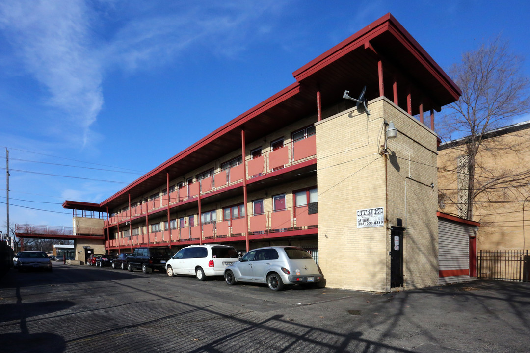 Grove Apartments in Melrose Park, IL - Building Photo