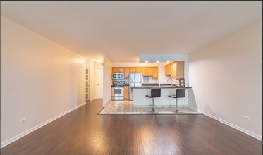 6030 N Sheridan Rd, Unit 2108 in Chicago, IL - Building Photo - Building Photo