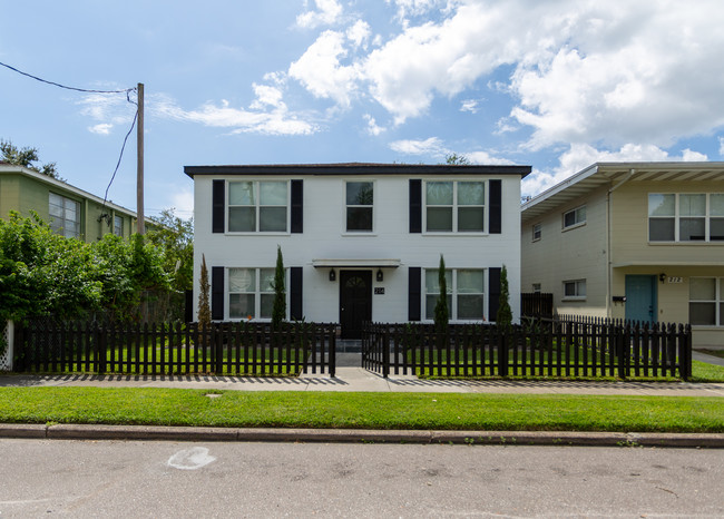 214 Columbia Dr in Tampa, FL - Foto de edificio - Building Photo