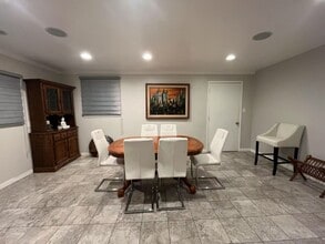 7033 7th Ave in Los Angeles, CA - Building Photo - Building Photo