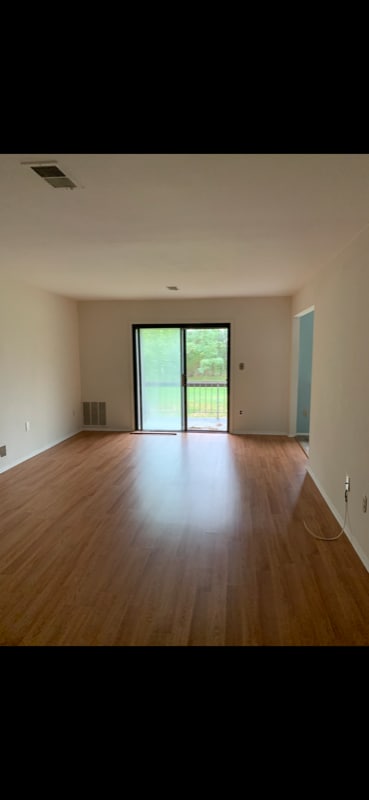 107 Sharon Garden Ct in Woodbridge Township, NJ - Foto de edificio - Building Photo