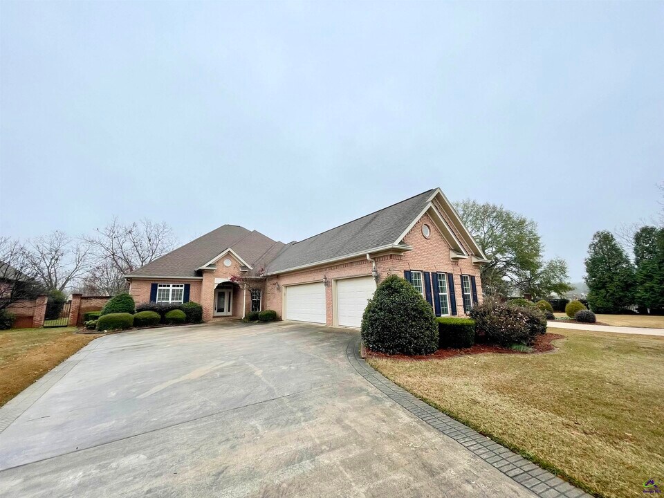 102 Bartlett Way in Centerville, GA - Building Photo