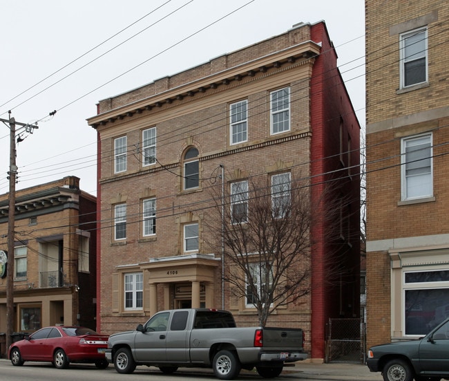 4106 Montgomery Rd in Norwood, OH - Foto de edificio - Building Photo