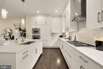 153 Winsome Cir in Bethesda, MD - Building Photo - Building Photo