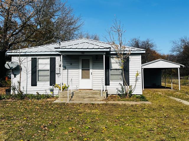 property at 204 W Pecan St