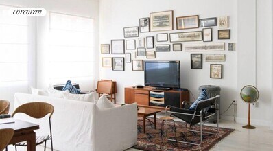 460 W Broadway in New York, NY - Foto de edificio - Building Photo