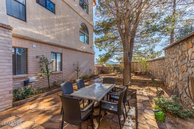 4610 N Stanton St in El Paso, TX - Building Photo - Building Photo