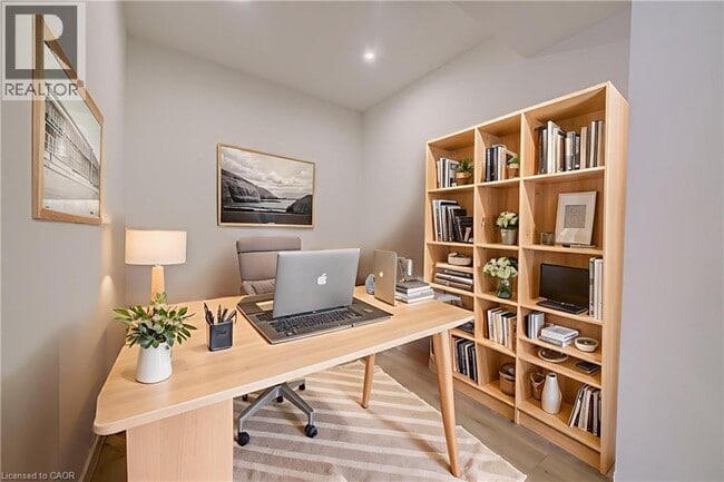 25 Wellington St S in Kitchener, ON - Building Photo - Building Photo