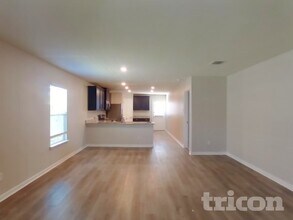 715 Wonderland Trail in New Braunfels, TX - Foto de edificio - Building Photo