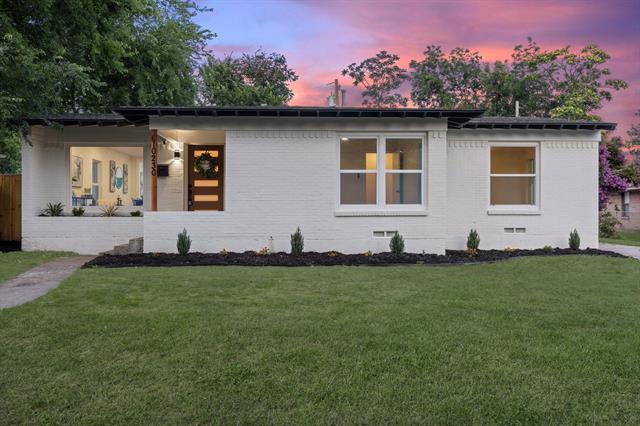 10230 Newcombe Dr in Dallas, TX - Building Photo
