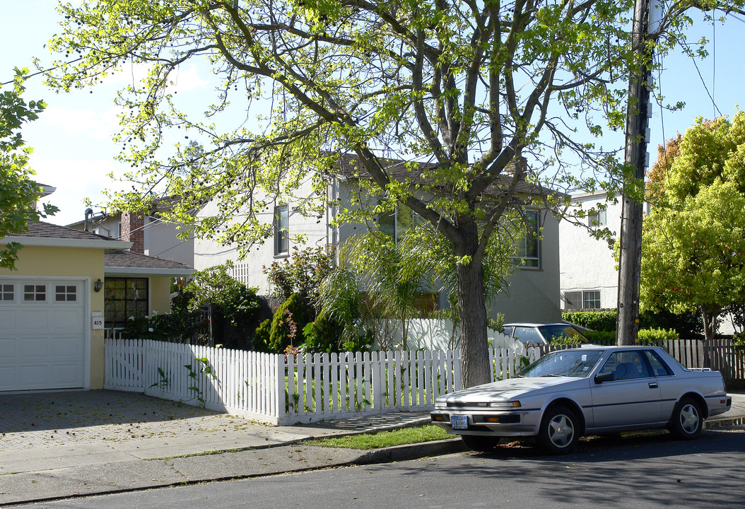 423 Jackson Ave in Redwood City, CA - Foto de edificio