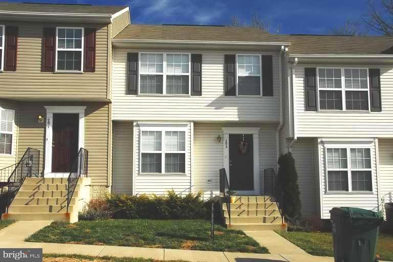 203 Merrill Ct in Stafford, VA - Foto de edificio