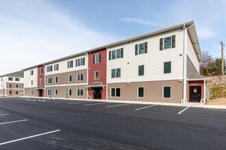 Brookside Commons in Waterford, CT - Foto de edificio - Building Photo