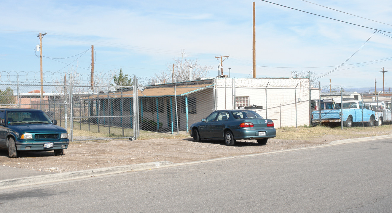 4421 Titanic Ave in El Paso, TX - Building Photo