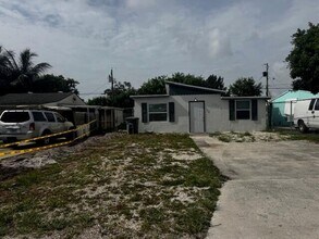 1214 Highview Rd in Lantana, FL - Building Photo - Building Photo